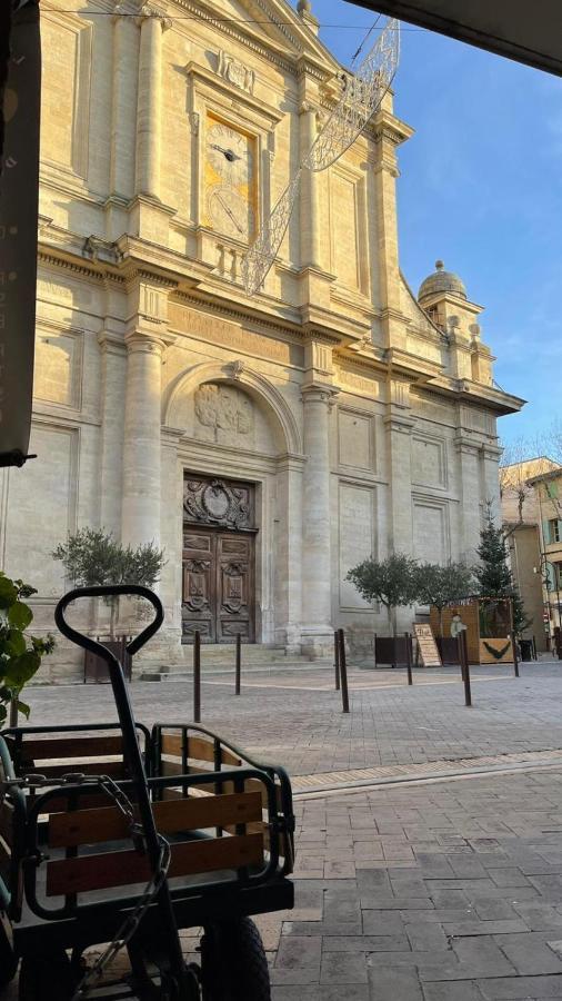 Un Coin De Luberon Daire LʼIsle-sur-la-Sorgue Dış mekan fotoğraf